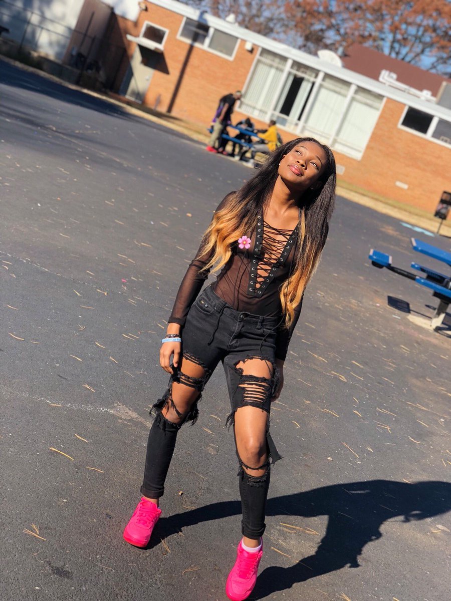 trackgoddess__'s tweet photo. Uh, yo, watch your man👀💁🏾, then you should watch your mouth 👊🏾🤣 https://t.co/fvpU01RbaU