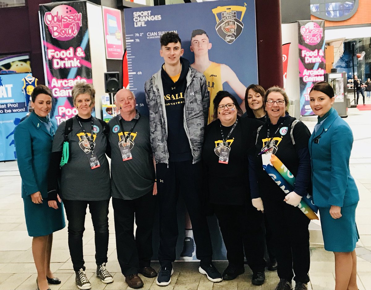 karolyngaston's tweet photo. Fantastic first day at the #BHOF2017 #belfastclassic event Day 1. The Volunteers have helped deliver a great experience for the fans in the pavilion and the court is looking stunning in the arena! Loving the messaging... we’ll be back Belfast👏 see y’all 2018 https://t.co/UIZq3Ek1Eu