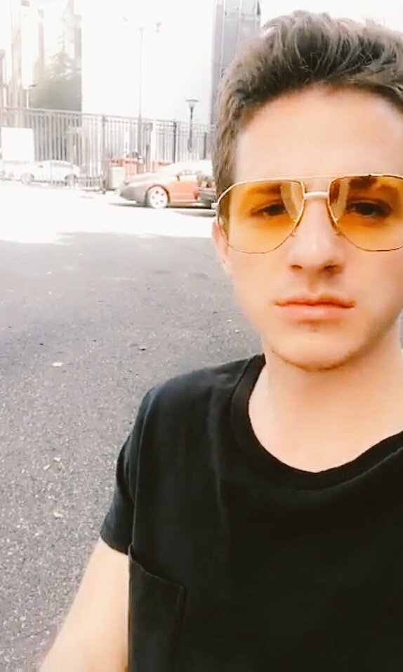 shaanmendes's tweet photo. happy birthday to a man who sounds beautiful and melodious. hopefully in this year and in the future, be your generation year (yes). and willing to entertain the people of Indonesia. you and shawn mendes are my idol. thank you for being the best. LOVE YOU @charlieputh🎉🎉✨🎁🎂💞 https://t.co/HMq1kzXIHI