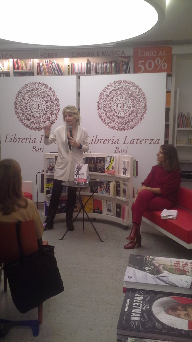 LibreriaLaterza's tweet photo. Si sta tenendo l'incontro con Tiziana Ferrario per la presentazione del suo libro "Orgoglio e pregiudizi. Il risveglio delle donne ai tempi di Trump".
#LibreriaLaterza https://t.co/REEsA1eCKJ