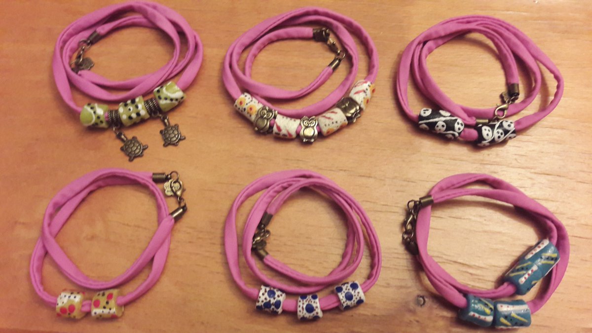 ClearMindShop's tweet photo. Leuke #sinterklaas of #kerstaanbieding. #armband met #glaskralen aan #fiesta #elastiek. Vanaf 5 euro. (link: https://t.co/yqZx54mV9t) clearmindshop.nl) #clearmindshop.nl. #ghana-art; #goeddoel. @etalagefabriek @ORIGINALmarket @DinkraFashion https://t.co/EfjFEYpptC