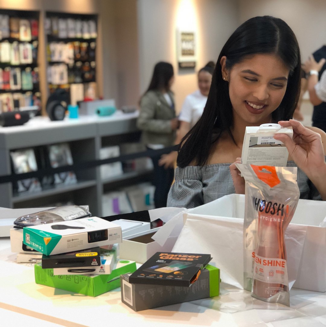 kalyeseryefan1's tweet image. Kumusta ka kaya ngayon 🤔😁 Enjoy your leave #MaineMendoza  #iPhoneX #PowerMacCenter instagram.com/p/BcKEY8rBXN6/