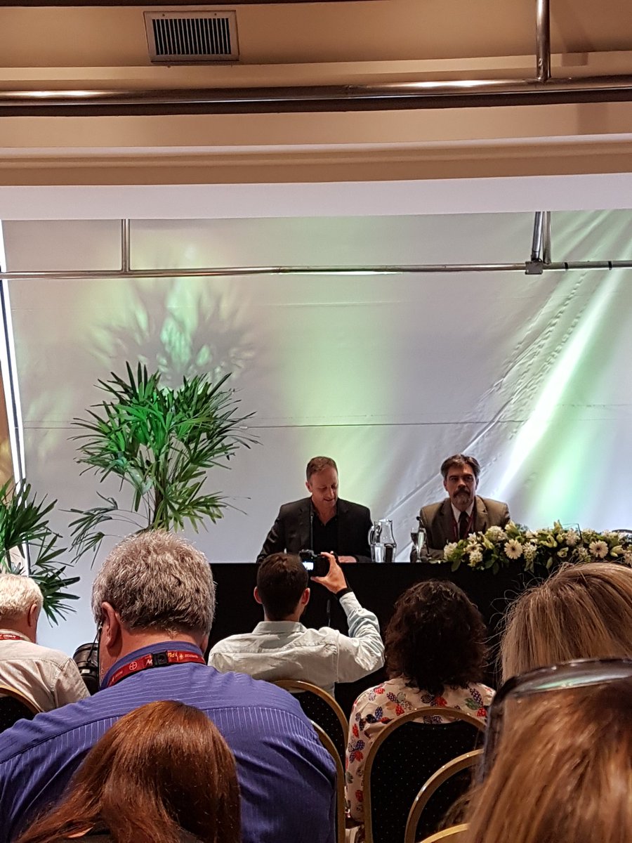 aletenaglia's tweet photo. Dr. @Carlos_Damin comenzando su conferencia @COFAorgar #CFA2017 https://t.co/nh0VQN72mR