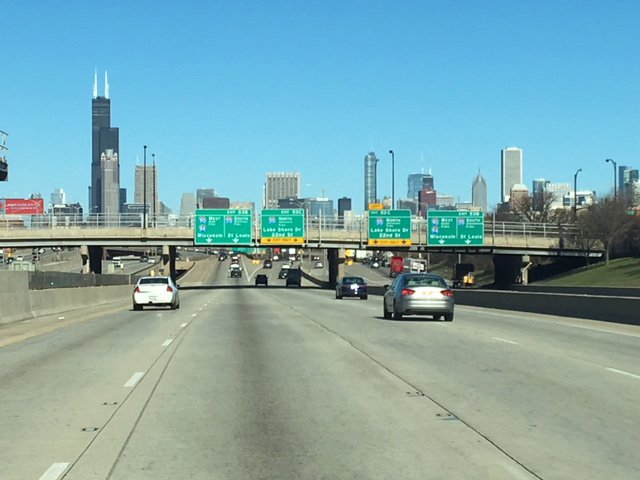 Gehaltebus's tweet photo. #gehaltebus on the road again through #Chicago for visits to @GooseIsland and @GCBrewingCo https://t.co/T1pjbDKmB9