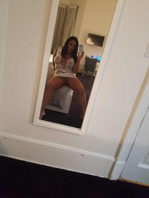 #FriskyFriday #MILF https://t.co/0EkCWzQxCk<a href="/tag/friskyfriday"class="tags">#FriskyFriday</a><a href="/tag/milf"class="tags">#MILF</a>