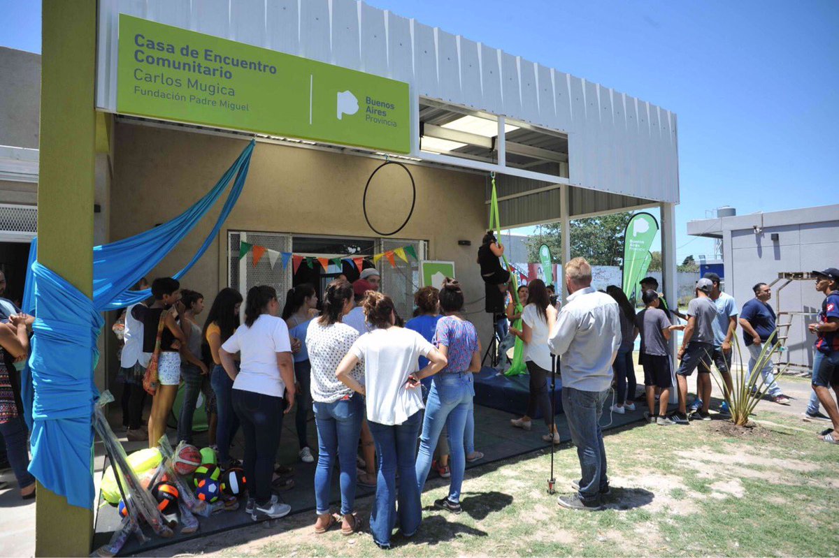 SLopezMedrano's tweet photo. Hoy, la nueva #CasaDeEncuentroComunitario “Carlos Mujica” abrió sus puertas. Así, con @MinDesarrolloBA seguimos estamos más cerca de los vecinos #FcioVarela  #EntreTodosPodemosMás https://t.co/cKL8oLz1si