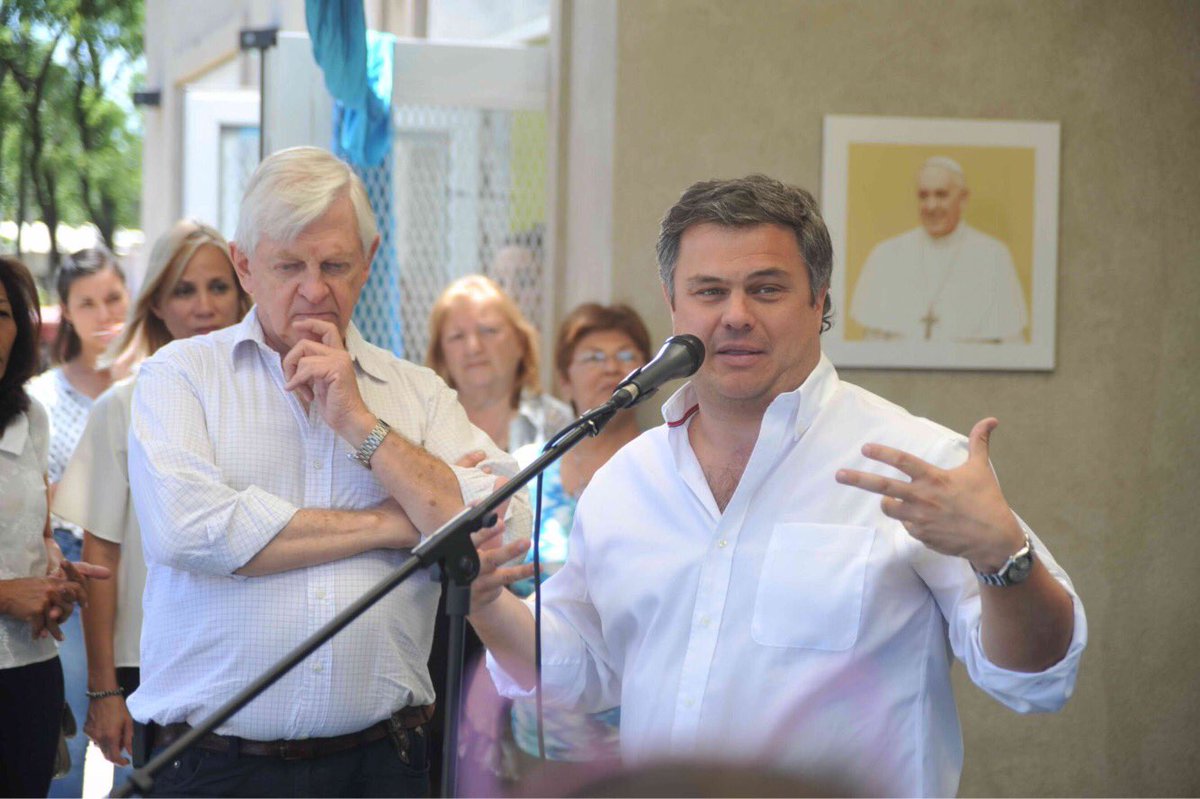 SLopezMedrano's tweet photo. Hoy, la nueva #CasaDeEncuentroComunitario “Carlos Mujica” abrió sus puertas. Así, con @MinDesarrolloBA seguimos estamos más cerca de los vecinos #FcioVarela  #EntreTodosPodemosMás https://t.co/cKL8oLz1si