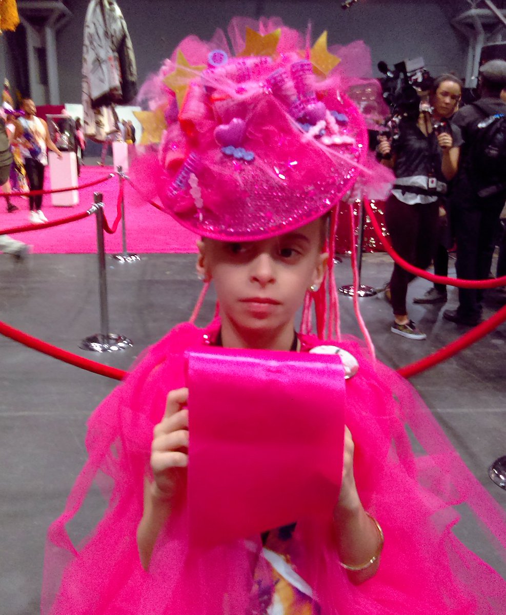 desmond_amazing's tweet photo. Holding the opening ceremony ribbon I cut with @RuPaul at @RuPaulsDragCon NYC. I was in a daze! I was Ru-Shook!
.
#desmondisamazing #amazies #clubkid #dragkid #gaykid #dragqueen #dragcon #rupaulsdragcon #dragconnyc #dragcon2017 #rupaul @WorldOfWonder https://t.co/nBkoXDCaSL