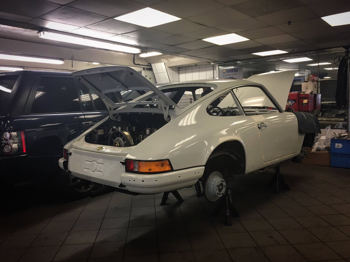 edfordclassics's tweet photo. Coming soon... look out for a feature / build progress of this... @BelgraviaGarage #porsche #911 #porsche911 #restoration #automotive #automotiveproject #groundup #classiccar #classiccars #supercars #classicporsche #carspotting #carspotter #supercarsdaily #supercarsoflondon https://t.co/qS2v8UsMWQ