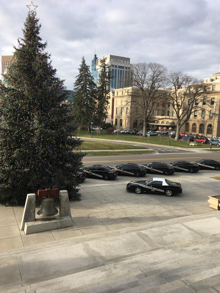ISPEasternID's tweet photo. Graduation day at the state capital. What a beautiful day. #Boise #ATC46 https://t.co/Vixqkz4iKX