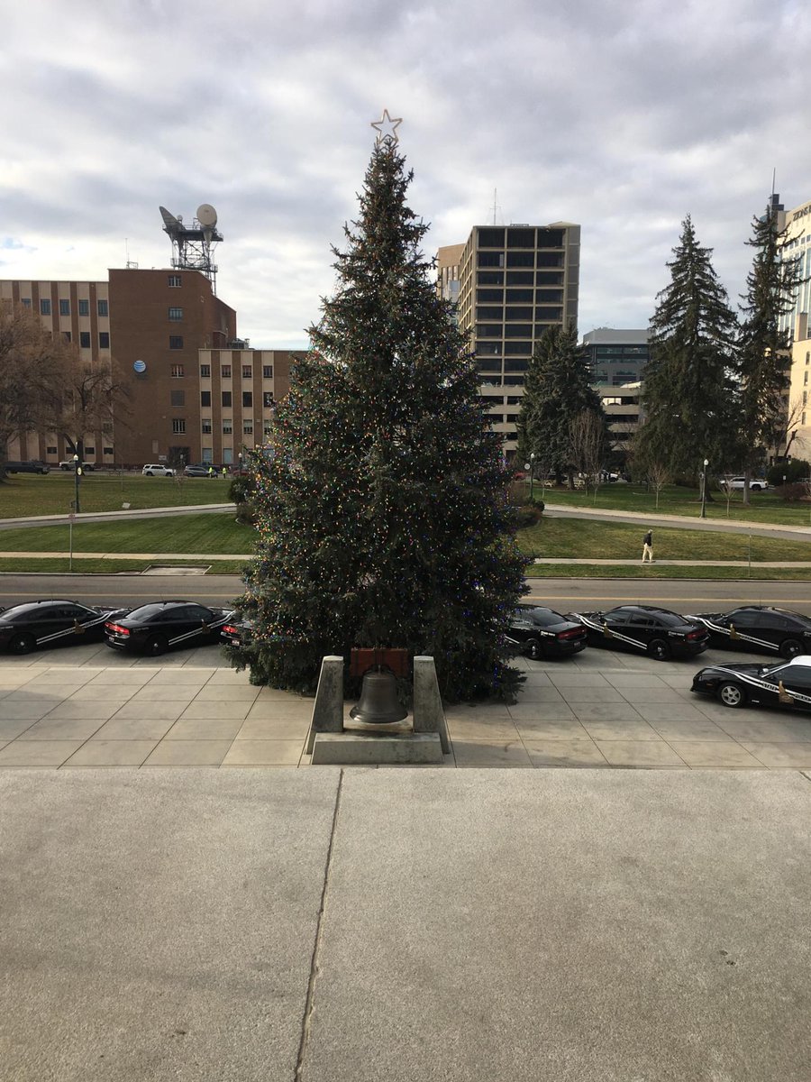 ISPEasternID's tweet photo. Graduation day at the state capital. What a beautiful day. #Boise #ATC46 https://t.co/Vixqkz4iKX