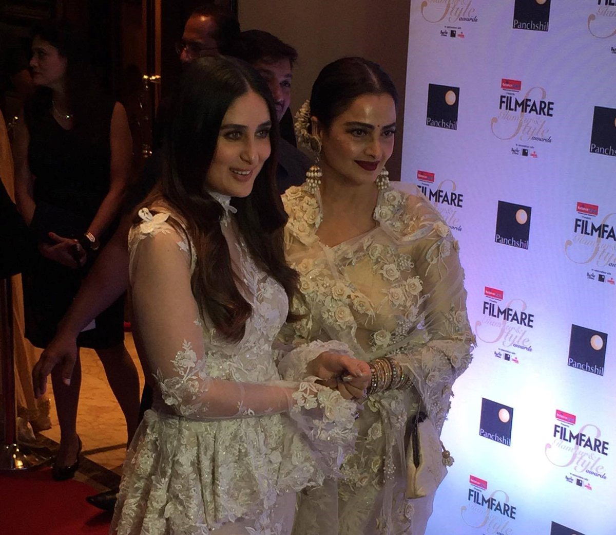 ShahFaisakfc's tweet photo. Queens! Kareena and Rekha posed together at Filmfare #faisalyousaf @FaisalYousafFC #GlamourAndStyleAwards https://t.co/dzA1A72NMr