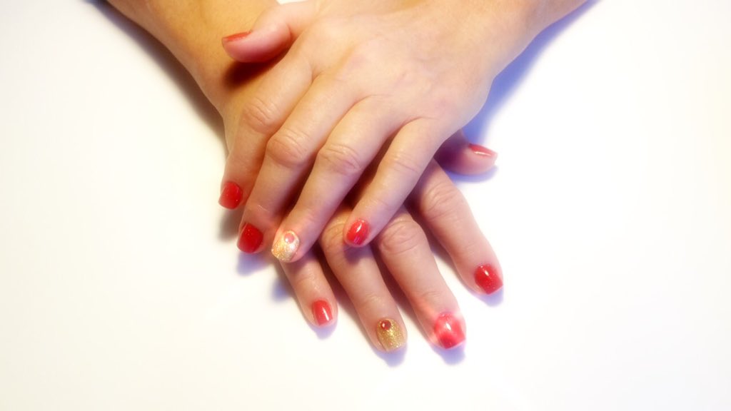 masterworksgels's tweet photo. Georgi Gel Polish on top of Fool's Gold Glitter https://t.co/BYtorAhfiQ https://t.co/kGwXrxbF2Q