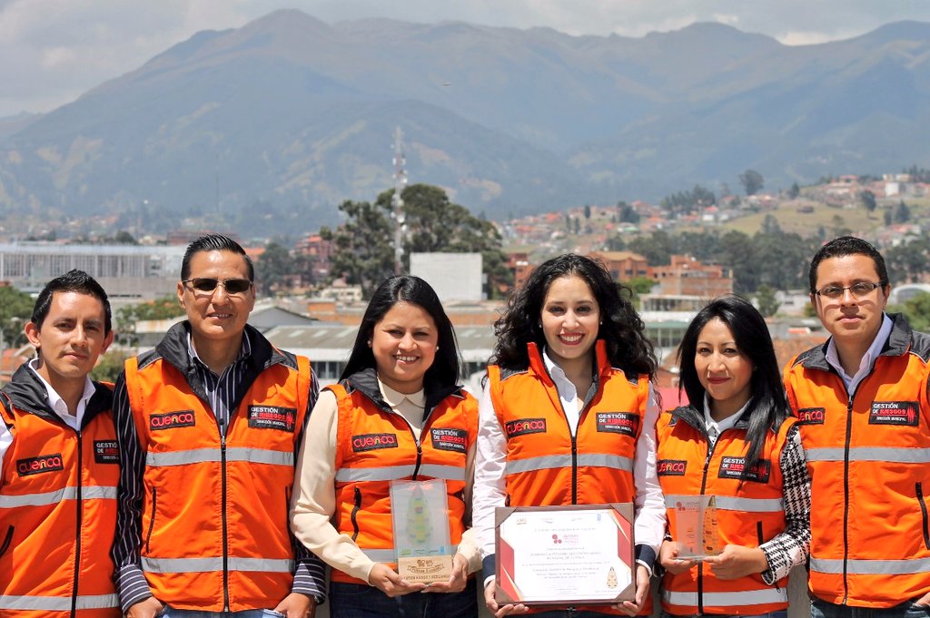 RiesgosCuenca's tweet photo. Como equipo @RiesgosCuenca estamos orgullosos de nuestro premio de Buenas Prácticas Locales. Reiteramos nuestro compromiso para trabajar por una #CuencaResiliente @MarceloHCabrera @SantiagoPenaL https://t.co/GPgVySGaYy