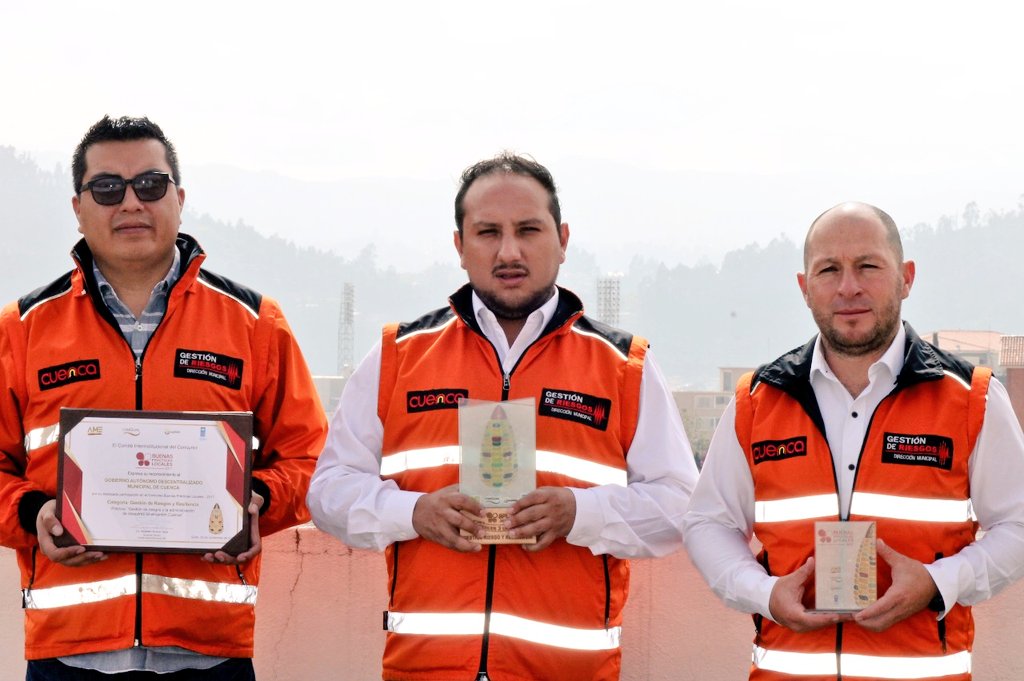 RiesgosCuenca's tweet photo. Como equipo @RiesgosCuenca estamos orgullosos de nuestro premio de Buenas Prácticas Locales. Reiteramos nuestro compromiso para trabajar por una #CuencaResiliente @MarceloHCabrera @SantiagoPenaL https://t.co/GPgVySGaYy