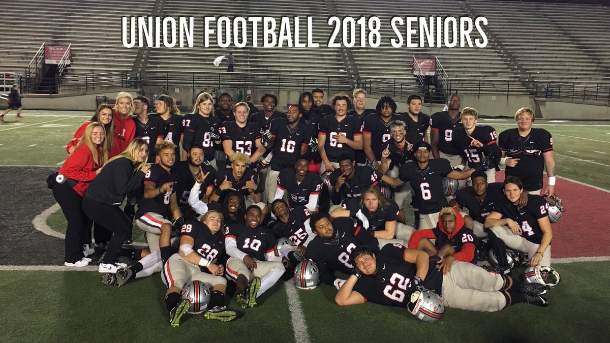 PeytonLThompson's tweet photo. STATE DAY‼️ I Love My Team. Get To Go Out Together With The U On The Side Of Our Helmets One Last Time. All Glory To God. Blessed. #KevStrong #ThinkGold https://t.co/hxEckpJwLy