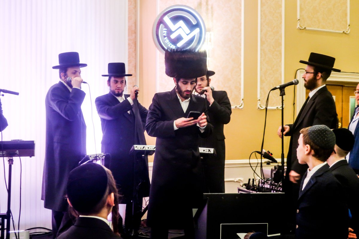 dovidalk's tweet photo. custom introduction at my brothers wedding, what a harmony @LevVoices @YossiShtendig https://t.co/28ZJj1I89D