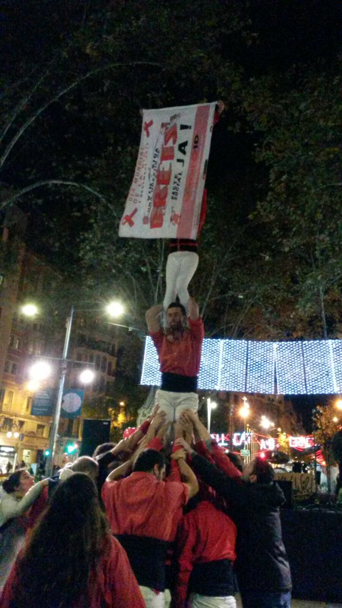 fambitprevencio's tweet photo. Pilar dels @CdBCN em motiu del #DMS2017 #DiaMundialDelSIDA #VIHQDRETS https://t.co/GNv1rPSBEe