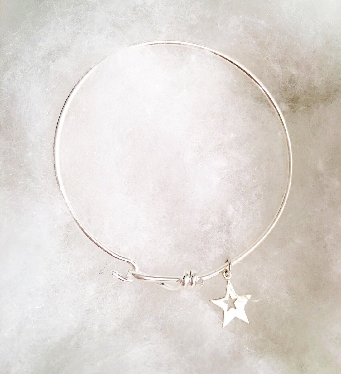 CreationsbyCC15's tweet photo. Star Light Star bright,
The first star I see tonight,
I wish I may, I wish I might,
Have the wish I wish tonight. Make a wish! ⭐️⭐️⭐️⭐️⭐️ #Jewelry #CreationsbyCC https://t.co/kLALIOdy8i