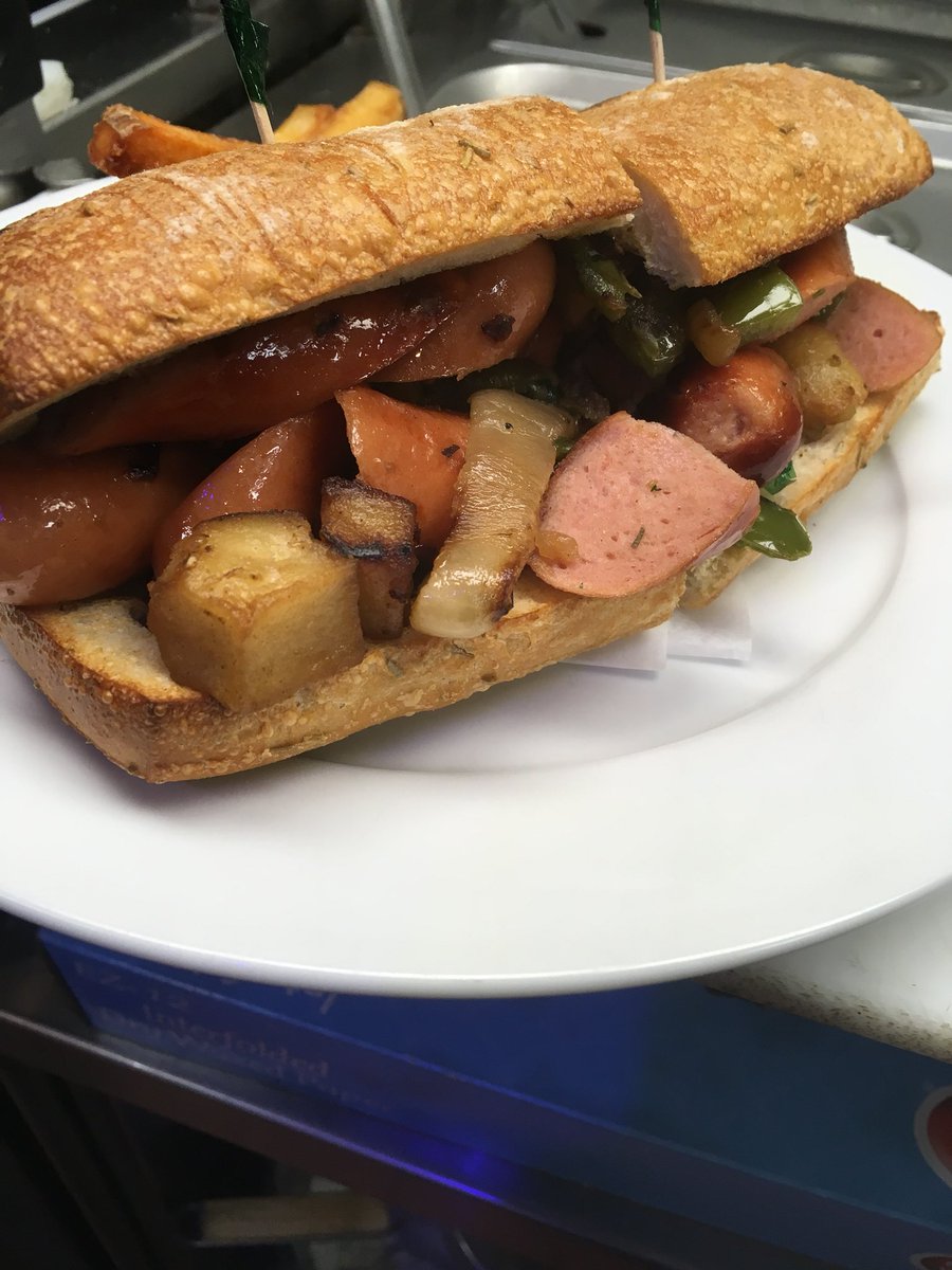 Italian hot dog 🌭 happens here !!