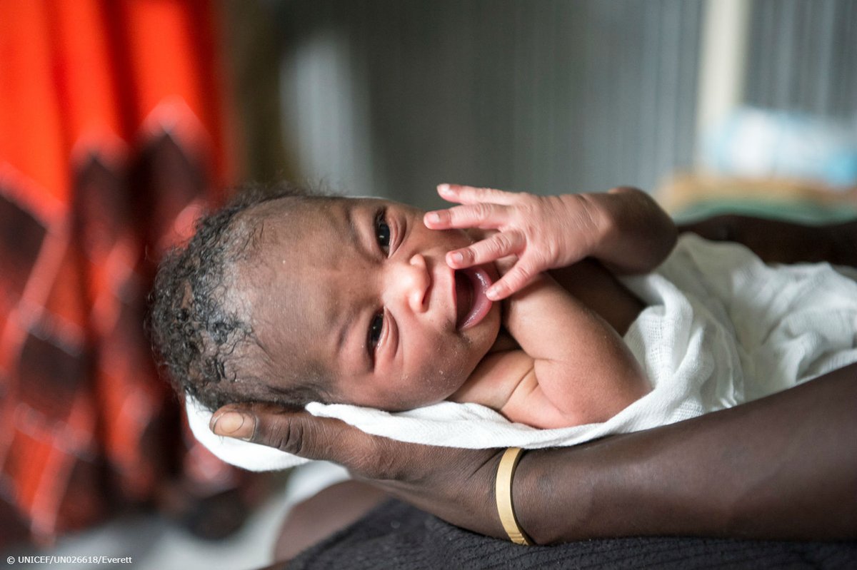 UNICEF_FR's tweet photo. Les premiers sourires, un moment magique. 💙 #pourchaqueenfant, de l'amour https://t.co/zI8BfddulQ