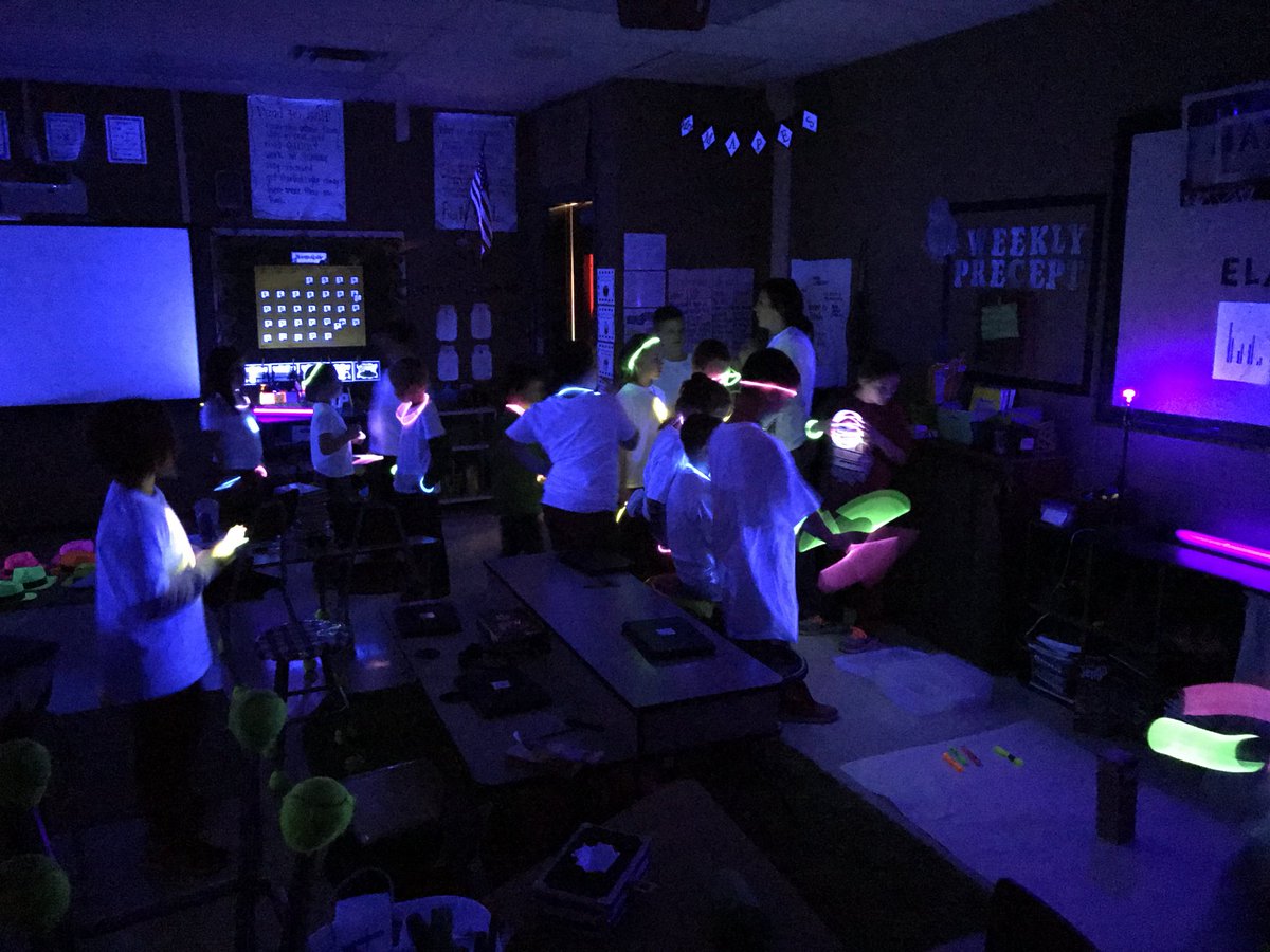 rebelsR3_we's tweet image. #glowmath in @katie_mapes &amp;amp; @michelle_r89