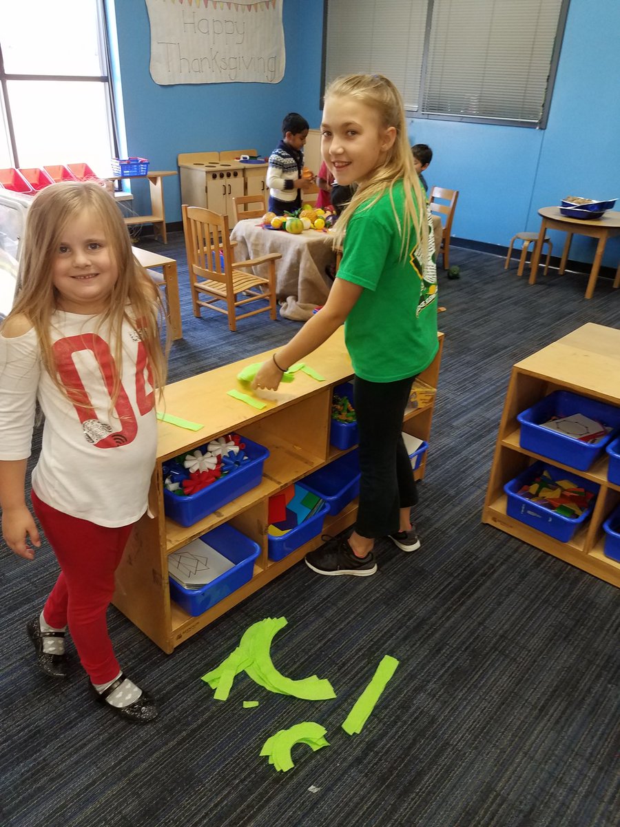 christopherta2's tweet photo. 5th grade buddies help in big centers!! #gulledgelearns https://t.co/HEKxEXj7Gw