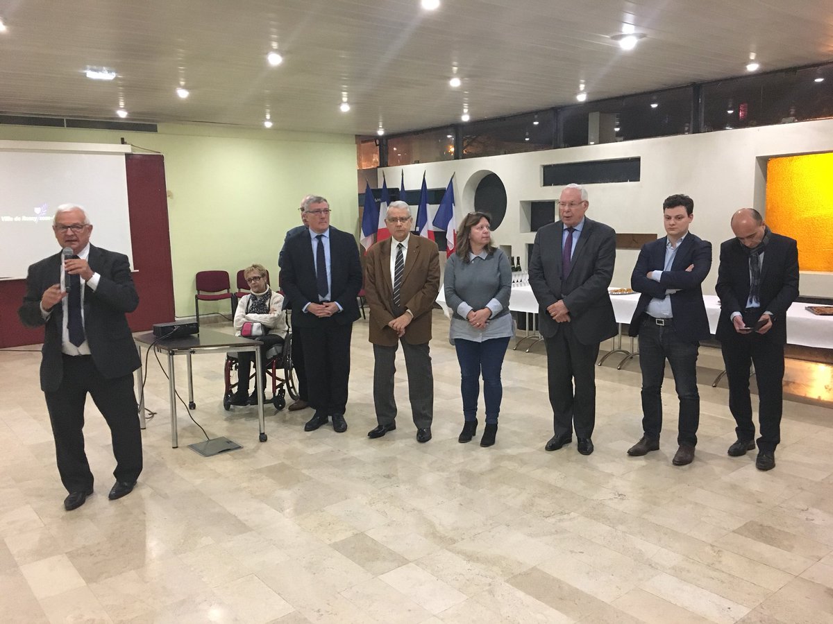 Claude_Capillon's tweet photo. Soirée d’accueil des nouveaux Rosnéens, en présence des élus de la majorité, pour leur présenter @RosnyOfficiel, son dynamisme, ses activités sportives et culturelles et ses nombreux autres atouts #RosnyBouge #RosnyAvance #TempsD’avance https://t.co/qAO4Njr4OI