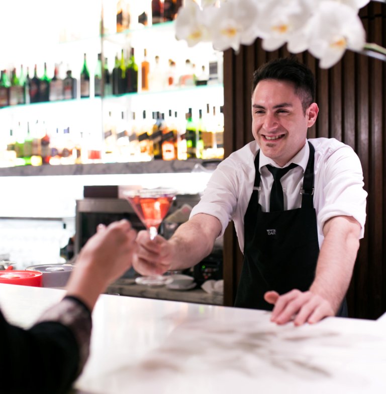 hotelmadero's tweet photo. Hoy, de 19 a 23hs, White Bar after office is waiting for you & your friends. Cortá la semana con DJ sets, sushi bar, propuesta gourmet & signature cocktails by Trumpeter - @RutiniWines. Come and join us! #ThinkWhite #CoolPeople #CoolParty #HotelMadero https://t.co/x2yBnMbchm