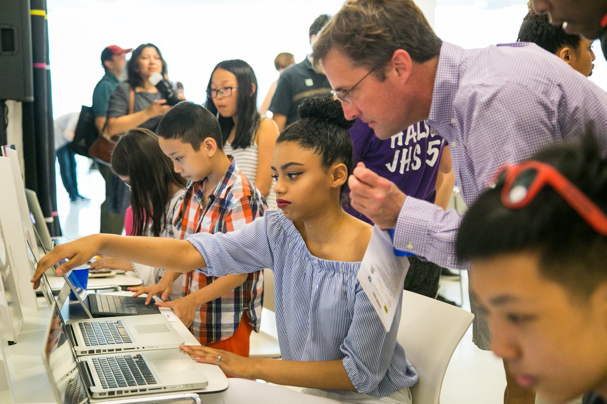 G4C's tweet photo. Want to be a mentor for #G4C's 2017-2018 Student Challenge?👩🏽‍💻 As a mentor, you'll provide technical and creative guidance to young game makers 🎮 Sign-up until 12/20: https://t.co/CAgvDUC9cU https://t.co/nFXRVNbiNB