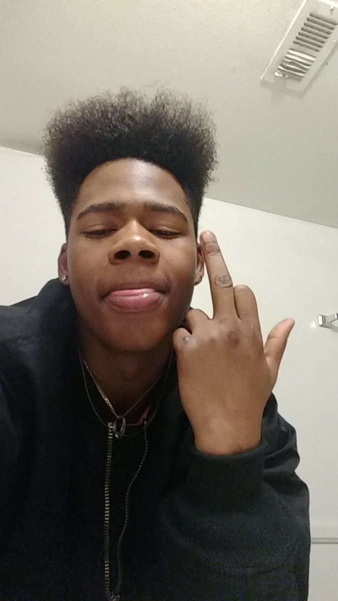 balloutzaee's tweet photo. Fuck you bitches and you snitches 🗣️💯 https://t.co/CsA4GkePr9