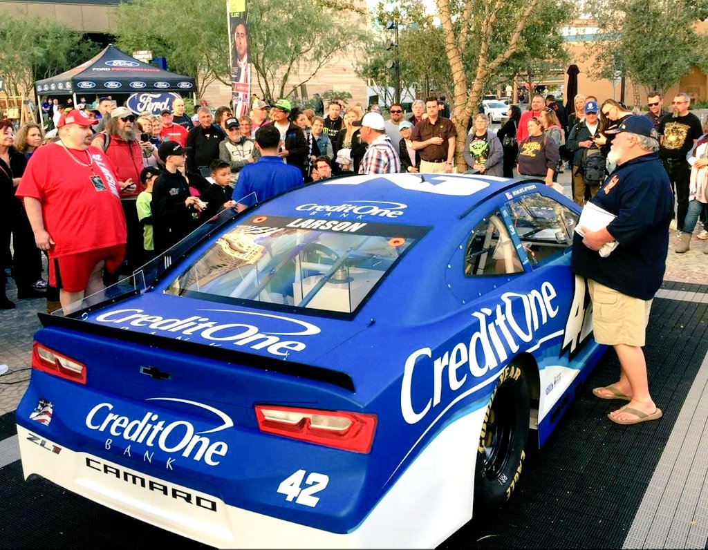 Lucas_Revert's tweet photo. A lot of #TeamLarson fans around the new @CreditOneBank #ChevyCamaroZL1 during yesterday unveil at #vegas! #CreditOneRacing https://t.co/3t5noFphi2
