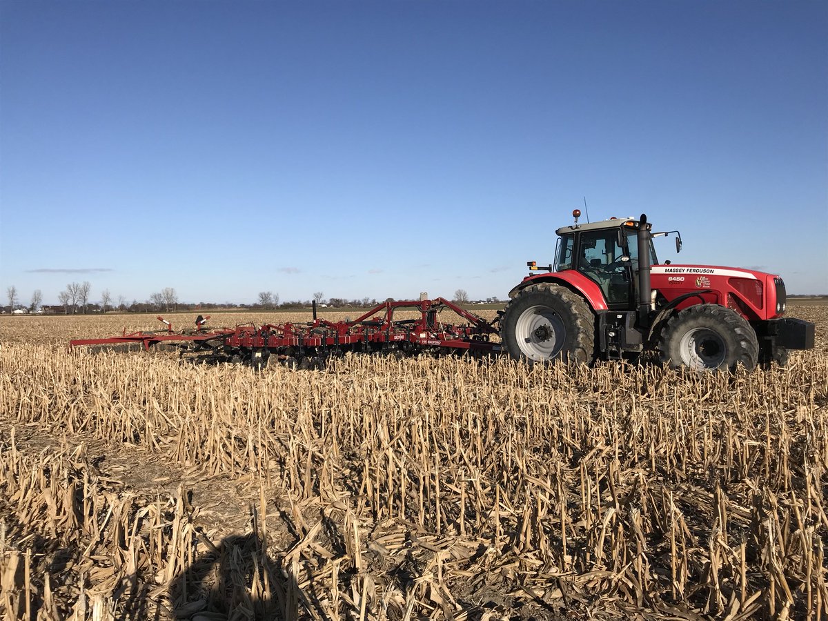 MoeChauvin's tweet photo. Back from a tillage demo doing my own thing. #SalfordRTS on corn stocks in fall helps decomposing &amp; spring pass pulverizes residues #minimumTill #Massey https://t.co/zovaWDOfEM