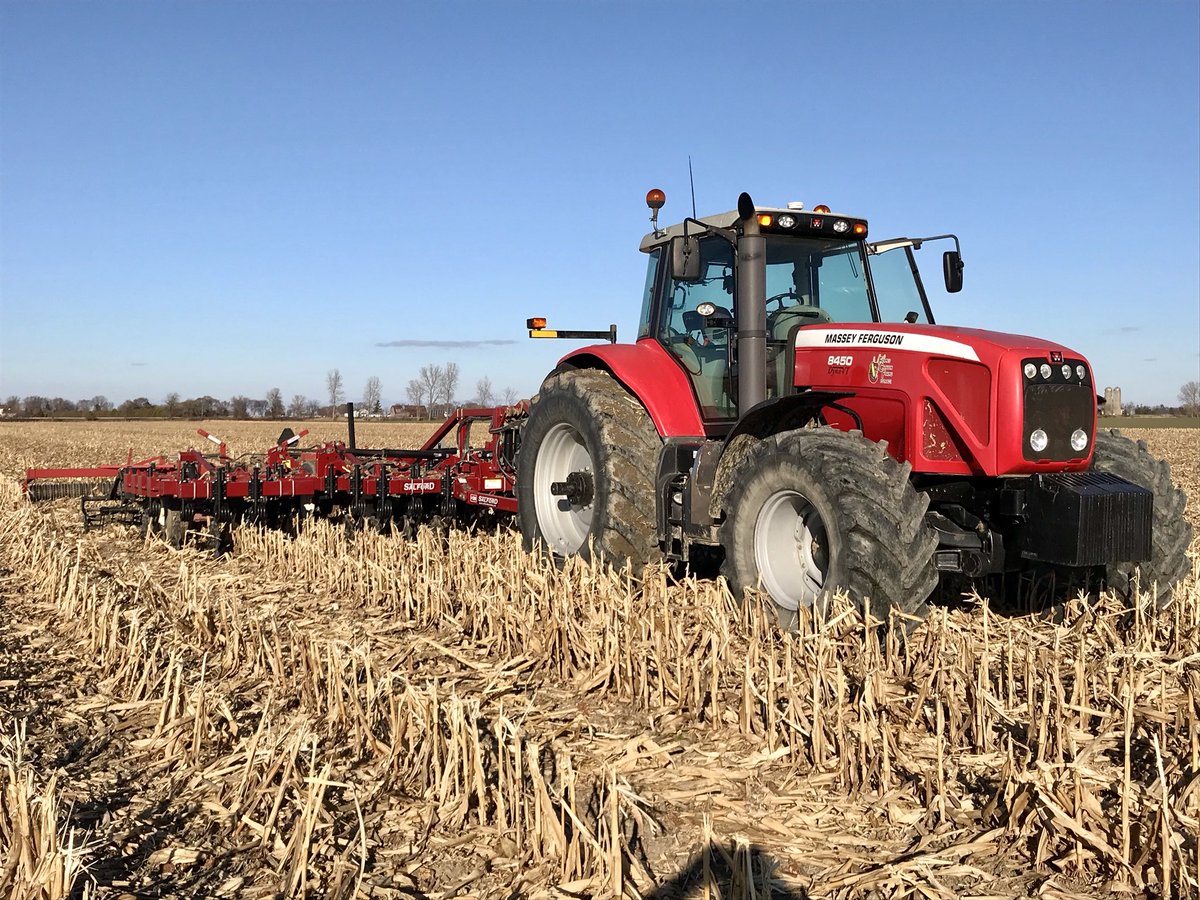 MoeChauvin's tweet photo. Back from a tillage demo doing my own thing. #SalfordRTS on corn stocks in fall helps decomposing &amp; spring pass pulverizes residues #minimumTill #Massey https://t.co/zovaWDOfEM