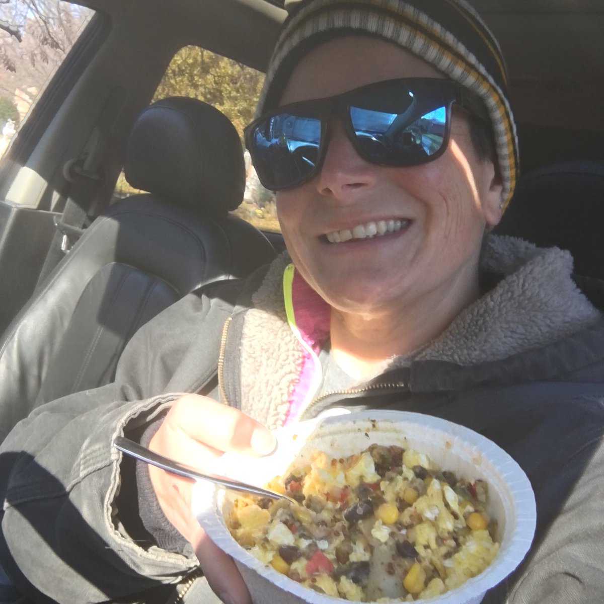 AngieMaskeBerka's tweet photo. I love the @luvoinc bowls... no need to plate your meal and you can eat them on the go... #bibchat #eatinginmycar https://t.co/PxRGAWbZxM
