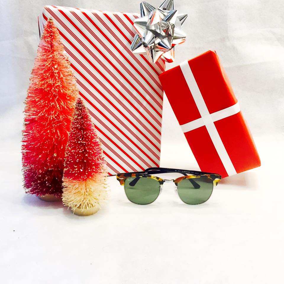 BostonSunCo's tweet photo. 🌟🎁☃️ It's HOLIDAY GIVEAWAY time over on our Facebook page! ☃️🎁🌟
Go check out https://t.co/zNMLdpWDUl to win a FREE pair of @ray_ban #clubmasters! #giveaway #holidaygiveaway https://t.co/GCLdtQgmB0