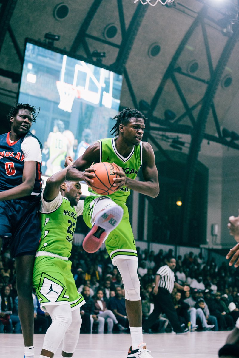 TheBigsMedia's tweet photo. #TheBIGSWednesday!! We serve up some 🔥🔥🔥today! 

Miss the #LikeMikeInvitational? Don't trip! #TheBIGS puts you courtside for all the action! https://t.co/YsOPX6gZt7

#TheBIGS Presents: Chicago’s Top 5 High School Hoopers- Week 2
https://t.co/2RldqeKmG4

Go cop a @ChiDefender! https://t.co/3zOSVGjkDa