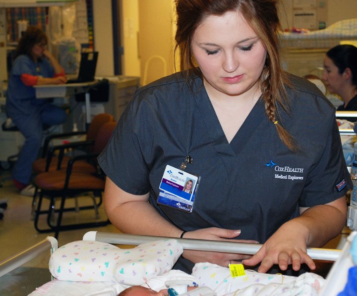 CoxHealth's tweet photo. Spread the word: Springfield Medical Explorers registration begins Dec. 4. #medicalexplorers #students #healthcare https://t.co/kmdNbVaBjG https://t.co/9itAaypQlL