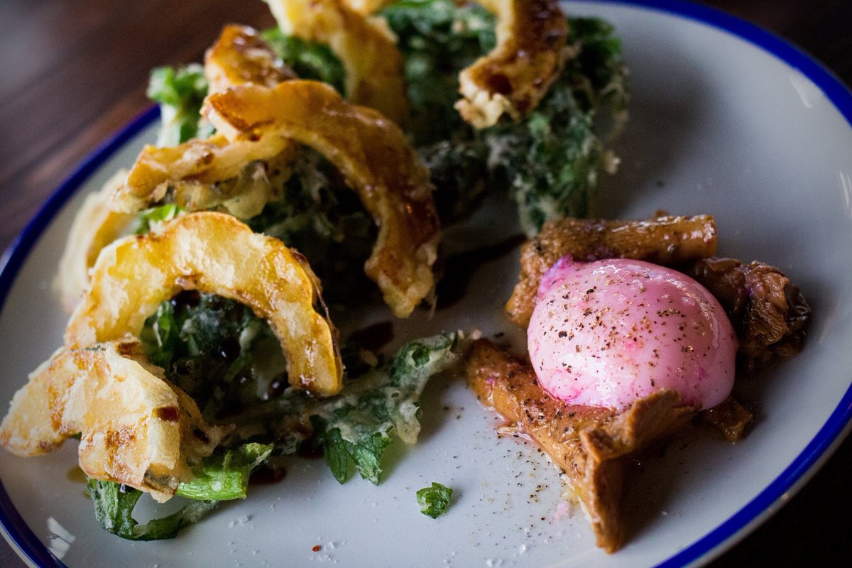 WhiteSwan206's tweet photo. Fritto misto: Tempura delicata squash, shungiku greens, mushroom conserva, souls vide egg, and pomegranate black vinegar
#seattlefood #southlakeunion #slueats #whiteswanpublichouse #eatyourveggies #seattlegrubbin #eaterseattle #zagatseattle #seattlemet #seattlerestaurants https://t.co/qxRsXhmcNf