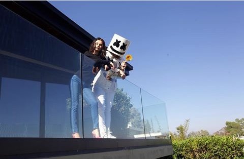 amantha120100's tweet photo. @selenagomez @marshmellomusic The best combination!💜 #Wolves #wolvesmusicvideo https://t.co/AZt4EQuFgw