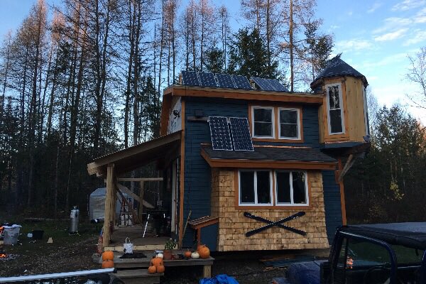 SolarCyr's tweet image. Please support my GoFundMe campaign: gofundme.com/offgrider?pc=t… @gofundme@TinyHouseDesign