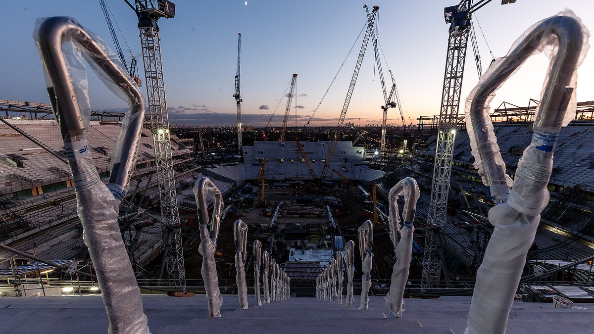 Spurs_ES's tweet photo. Cada vez falta menos para el #SpursNewStadium. 🏟🔜 https://t.co/XB12kfgLsX