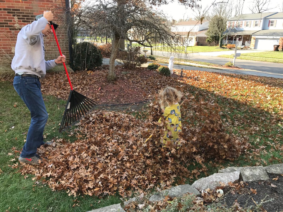 SharkvDad's tweet photo. Happy helper is helping. #daughter #dad #getoutside https://t.co/fMhvpY7Rol