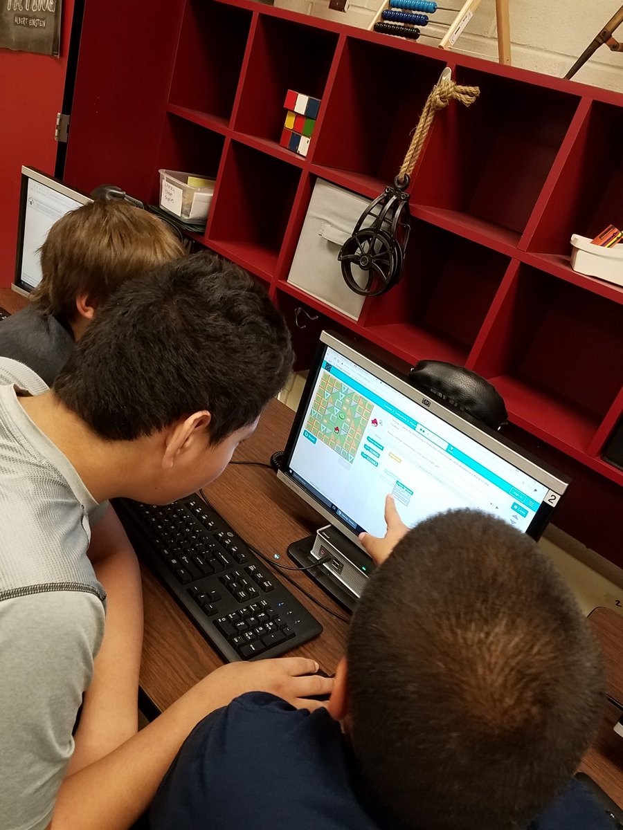 ECTechnologist's tweet image. 5th grade #pairedprogramming. @NISDKnowlton @NISDTechApps @code.org