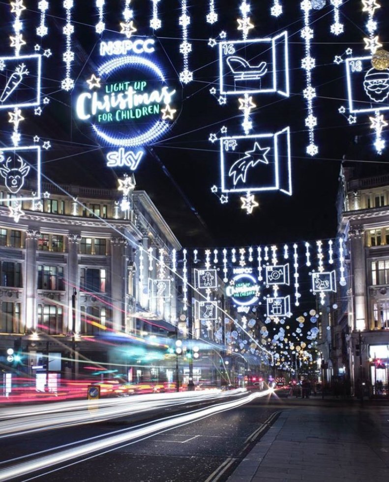 OxfordStreetW1's tweet photo. REMINDER that you could win a Β£25 OxSt Gift Card by snapping a photo of our street and using #OxStLightsOn on twitter or instagram! πΈ Enter as many times as you wish ππ Fourth winner announced MONDAY! #Win https://t.co/qXJ5ujqG6R