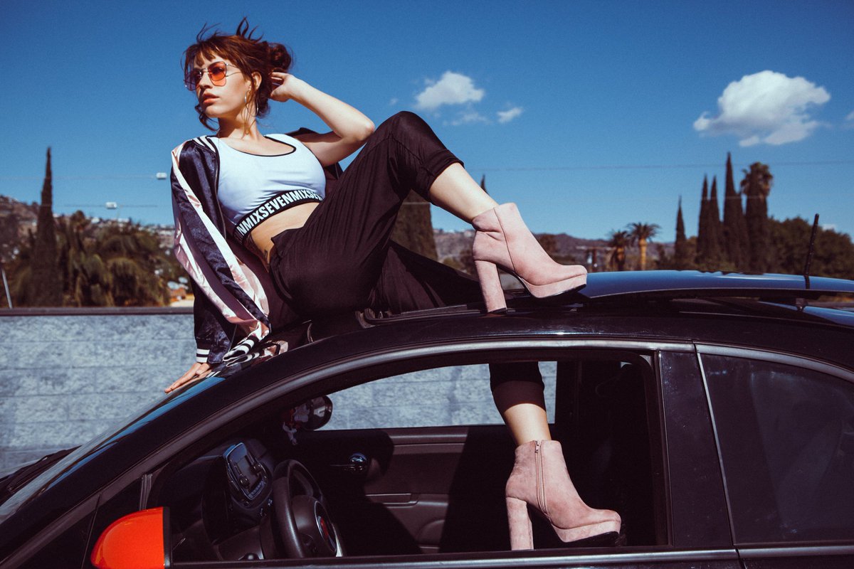 DFRNTcollection's tweet photo. @rachelclugston Slayin it in the LUNA boots💋 
Browse link in bio
.
.
.
.
.
.
#wintercollection #fallcollection #collection2017 
#womenshoes #fashionblogger #stylish #boots #pinkboots #onlineshopping #onlinefashion #love #strive #shoesaddict #fashionblog #model #onlinestore https://t.co/IOzbs6YJ8D