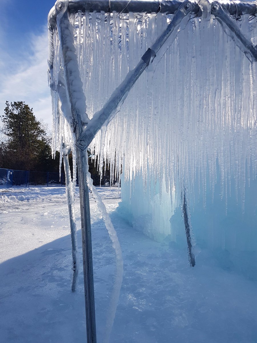 SmokeySnowflake's tweet photo. Did you know ice can be sad? Where is #yegwinter ??? #yeg #needcold #sad #yegicecastle #yegslush https://t.co/w9muPQKNax