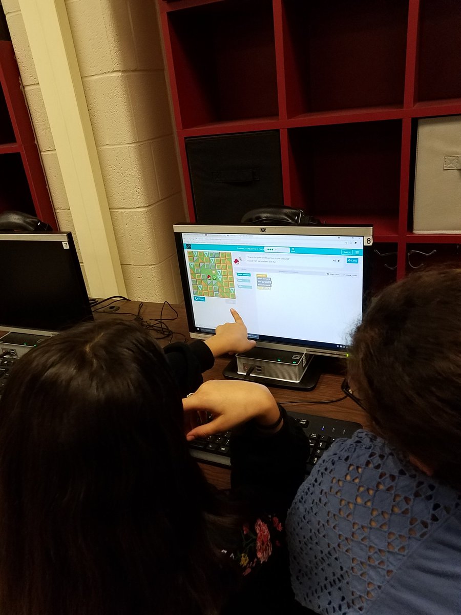 ECTechnologist's tweet image. 5th grade #pairedprogramming. @NISDKnowlton @NISDTechApps @code.org