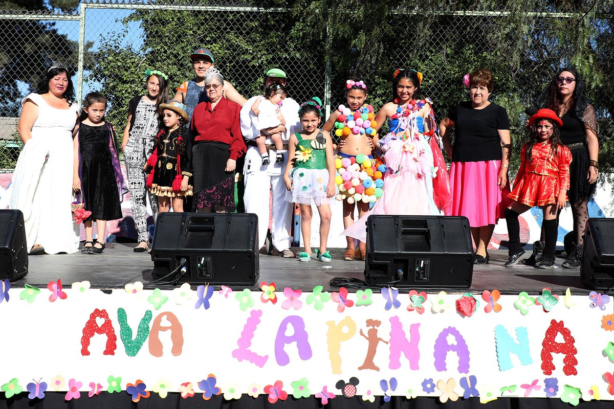 funfamilias's tweet photo. #LaPintana: Te invitamos a leer la nota del 48° Aniversario de la Villa Los Eucaliptus de La Pintana, donde participaron más de 600 personas y contempló una serie de actividades pensadas en fortalecer el trabajo territorial con lo vecinos del sector https://t.co/qpQghorzpM. https://t.co/FJUQ3Ibbj7