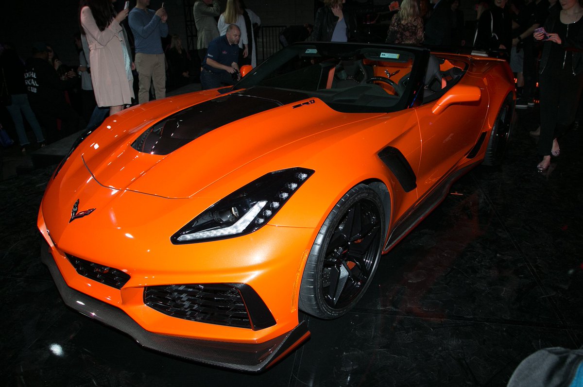 MotorTrend's tweet photo. The 2019 @chevrolet Corvette ZR1 convertible made its debut at the Los Angeles Auto Show. The coupe has a top speed of 212 mph, and the convertible also exceeds at 200 mph with its supercharged 6.2-liter V-8 producing 755 hp! #LAAutoShow https://t.co/8bFjhKTagP
